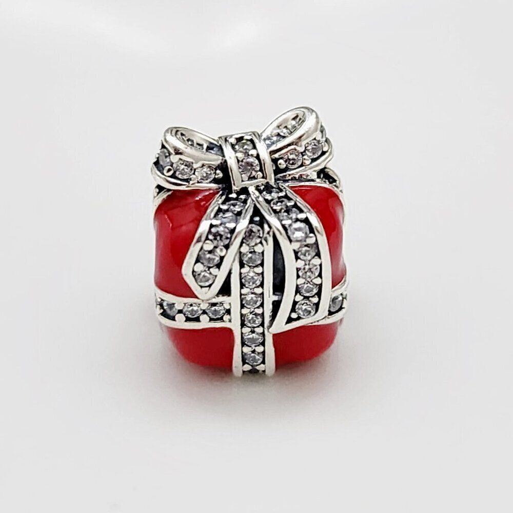 Pandora Christmas Sparkling Surprise Charm